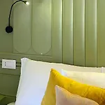 Z-archsuites Urbe Гостевой дом